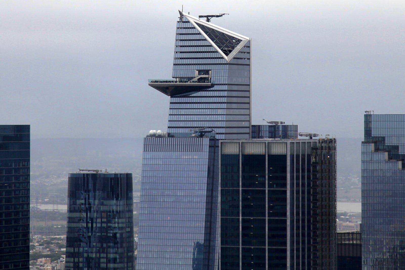 The Edge sky deck jutting out from 30 Hudson Yards